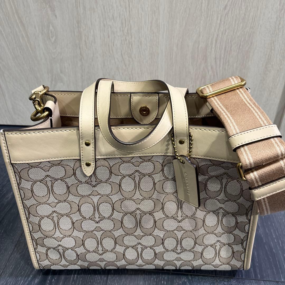 COACH ベージュ トートバッグ