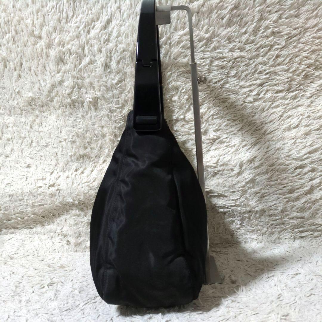 希少 PRADA プラスチックハンドル ナイロン ワンショルダーバッグ ブラック