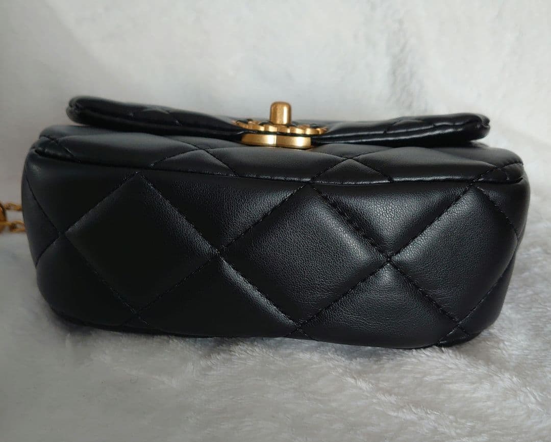 CHANELノベルティブラックショルダーバッグ キルティングデザイン