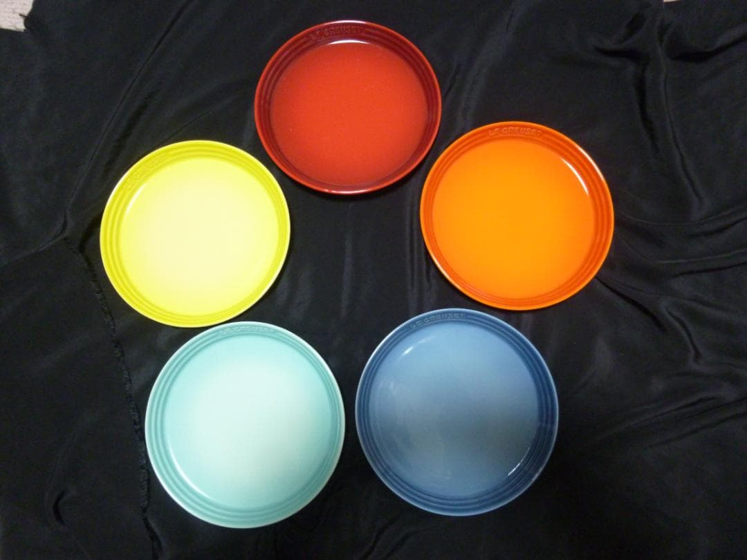 ルクルーゼネオラウンドプレートレインボー５枚セット