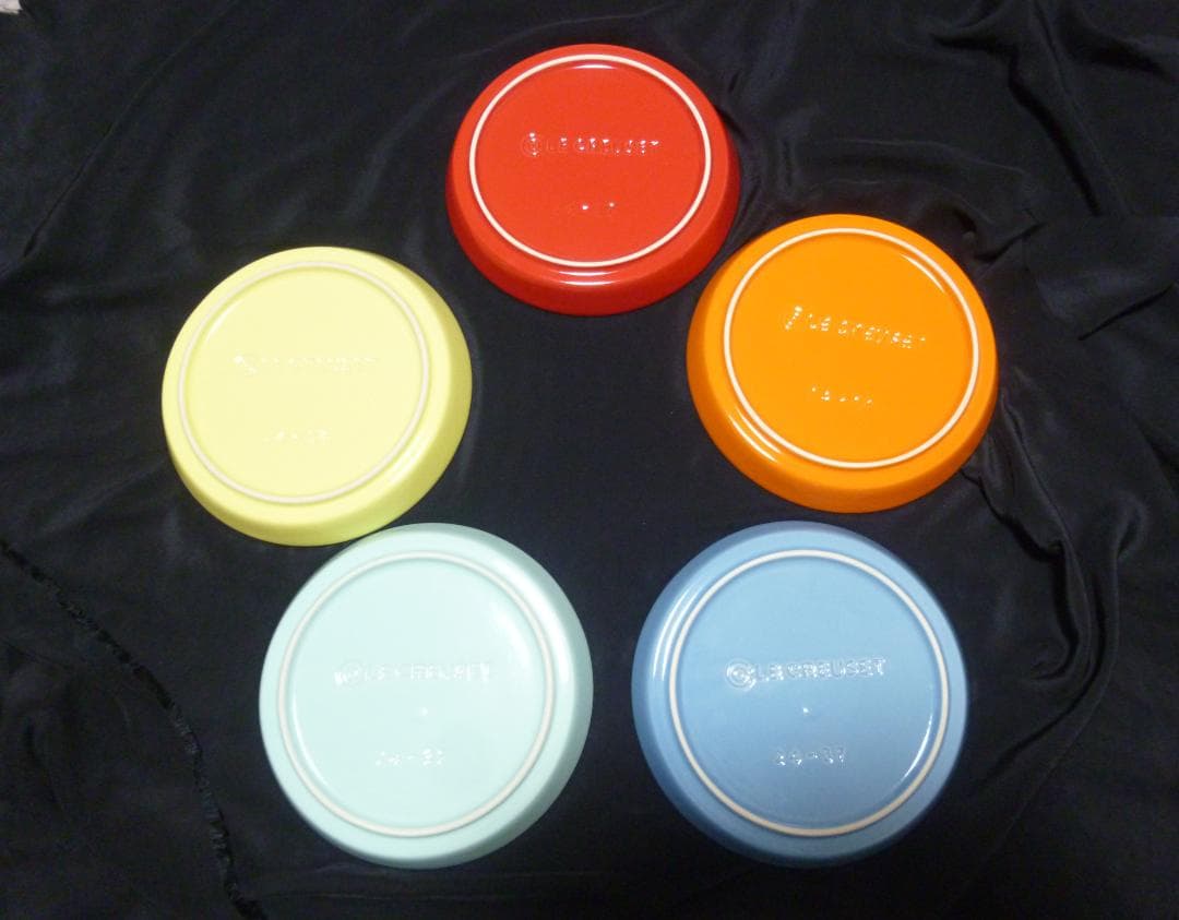 ルクルーゼネオラウンドプレートレインボー５枚セット