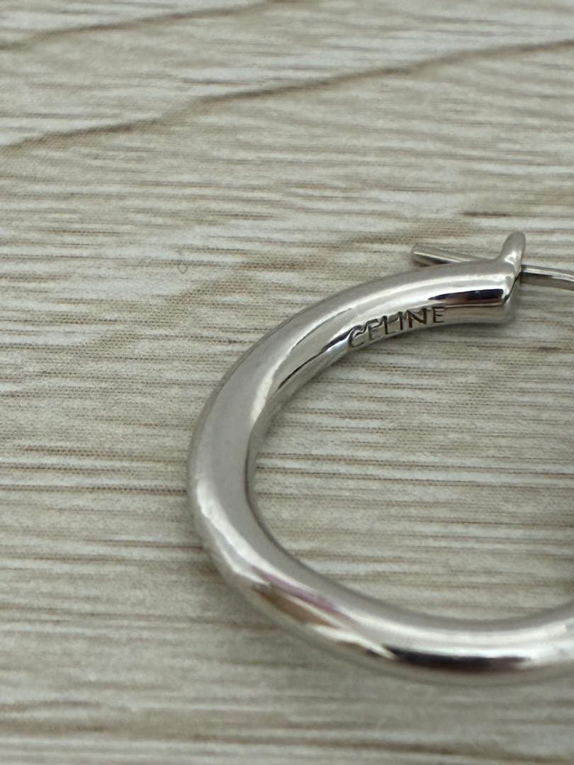 セリーヌ　ノットフープピアス　片耳