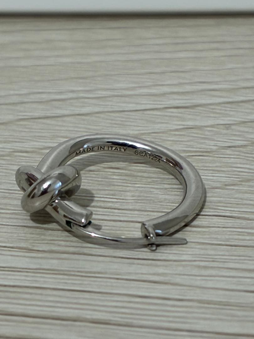 セリーヌ　ノットフープピアス　片耳