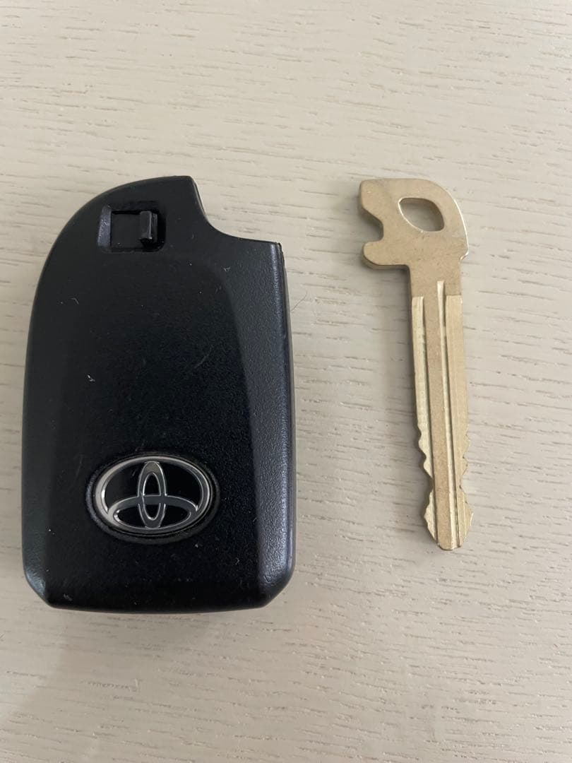 トヨタ 200系ハイエース　純正スマートキー