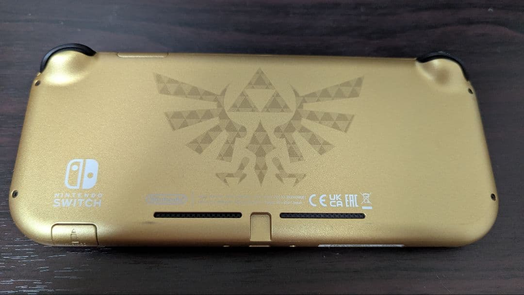 Switch Lite本体 ハイラルエディション　ガラスフィルム貼り付け済