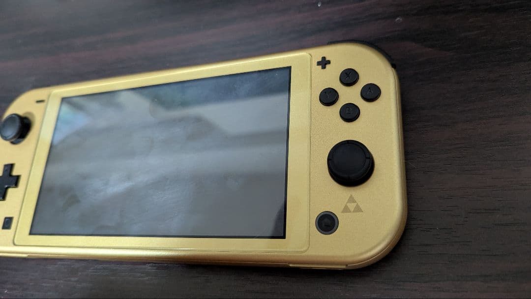 Switch Lite本体 ハイラルエディション　ガラスフィルム貼り付け済