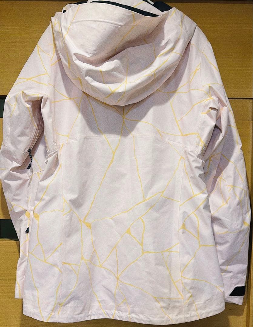 バートンAK GORE UPSHFTレディースS KINTSUGI柄　薄ピンク