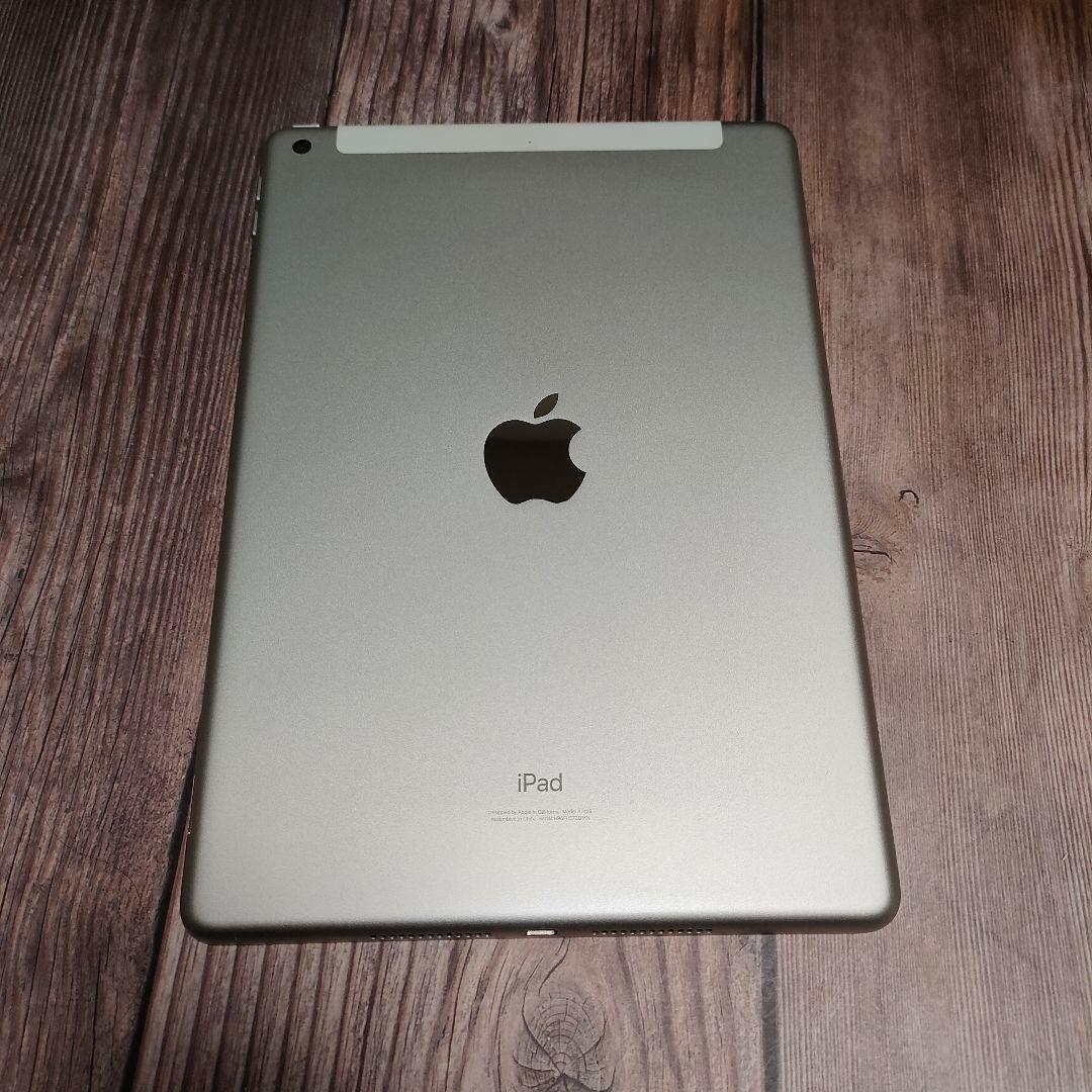 iPad 第8世代 32GB SIMフリー シルバー 美品
