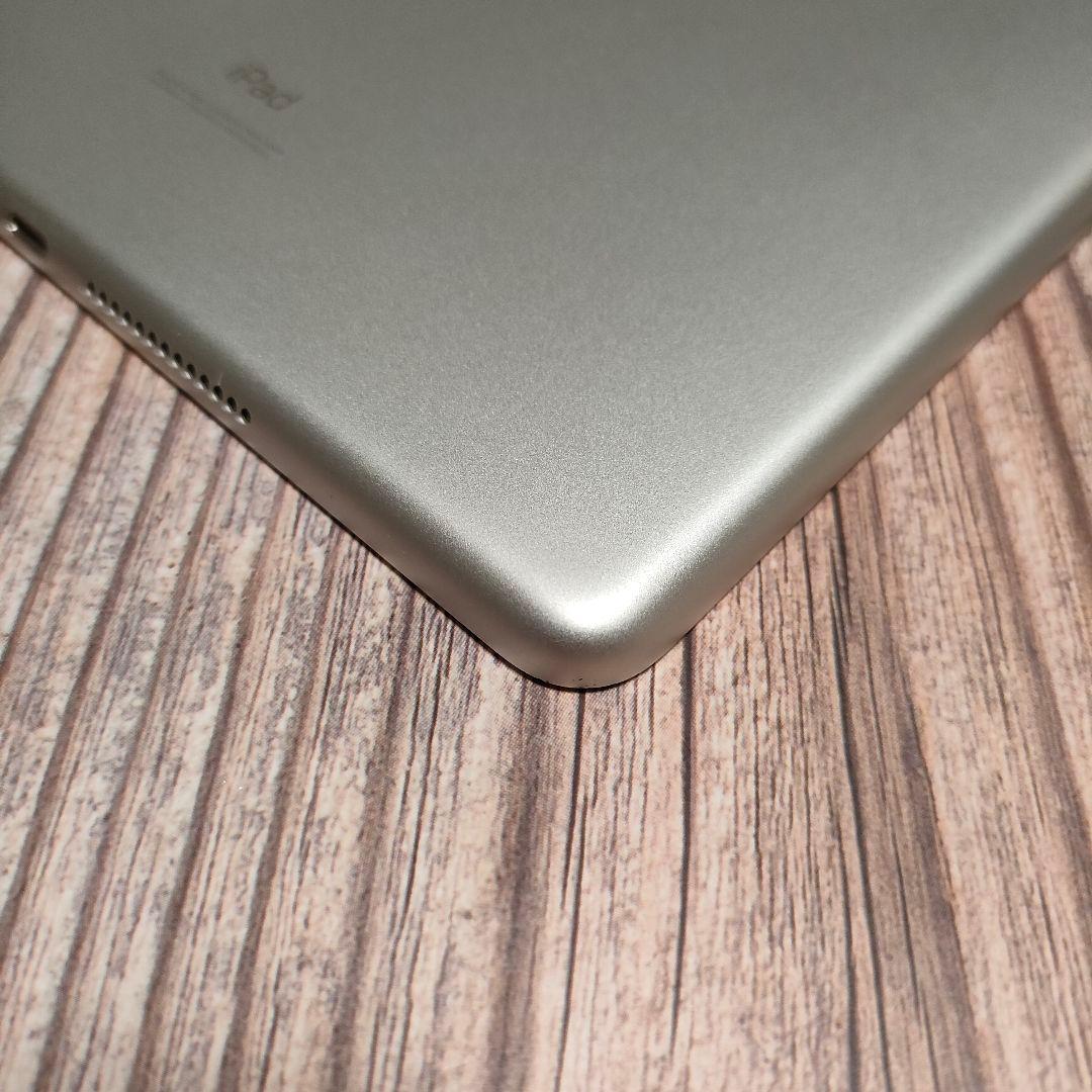 iPad 第8世代 32GB SIMフリー シルバー 美品