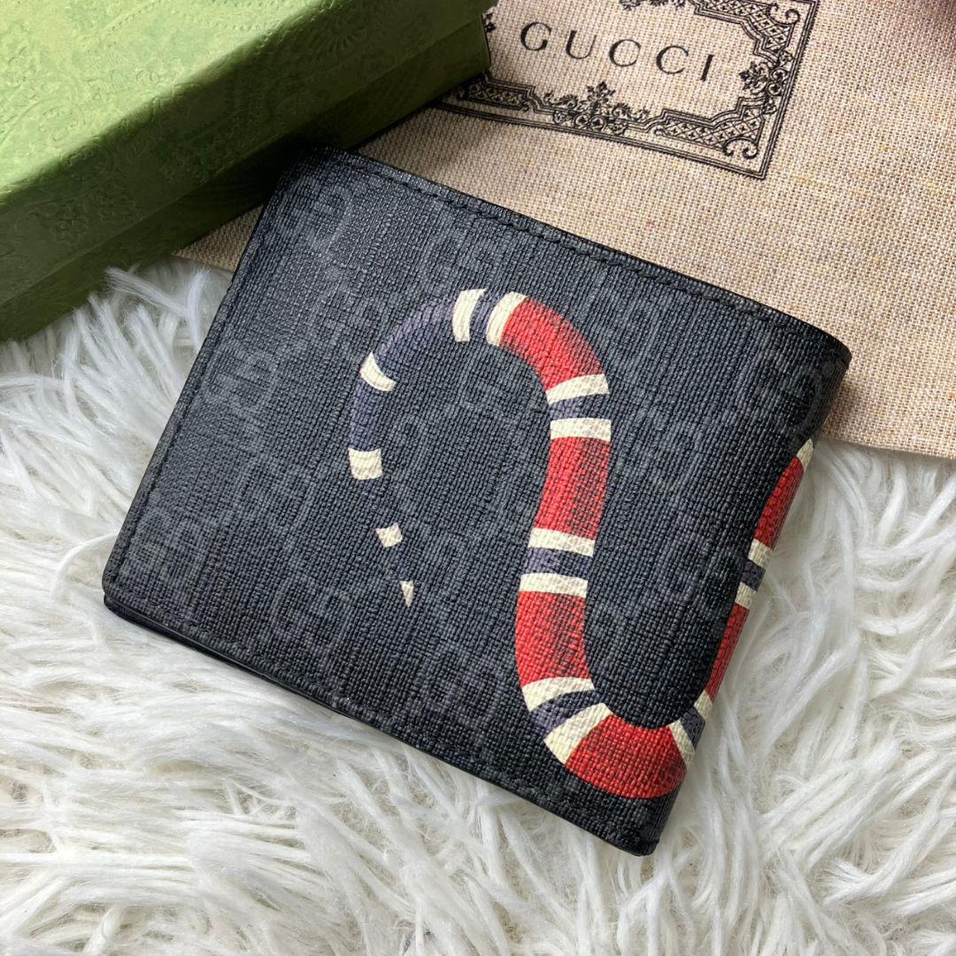 極美品 GUCCI 財布 二つ折り　ブラック　GGスプリーム　スネーク　黒