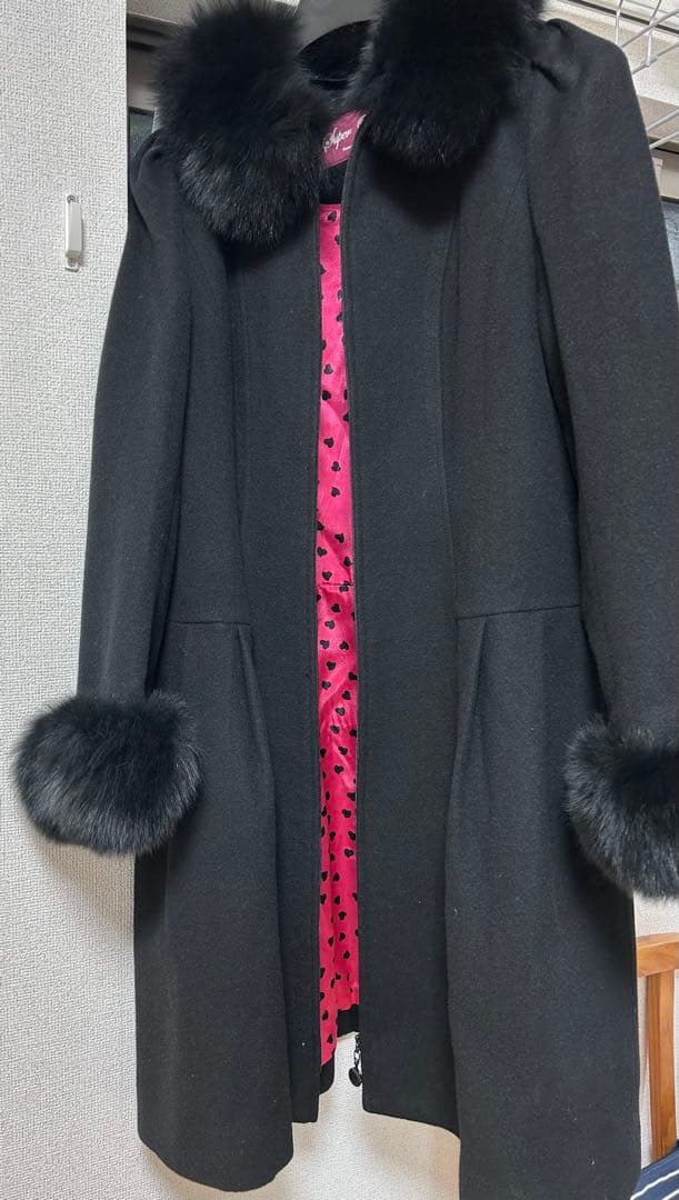 【未使用に近い】スーパービューティーのファー付きコート