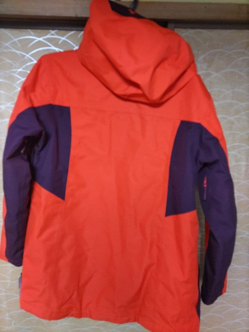 新品タグ付き UNDER ARMOUR ジャケット