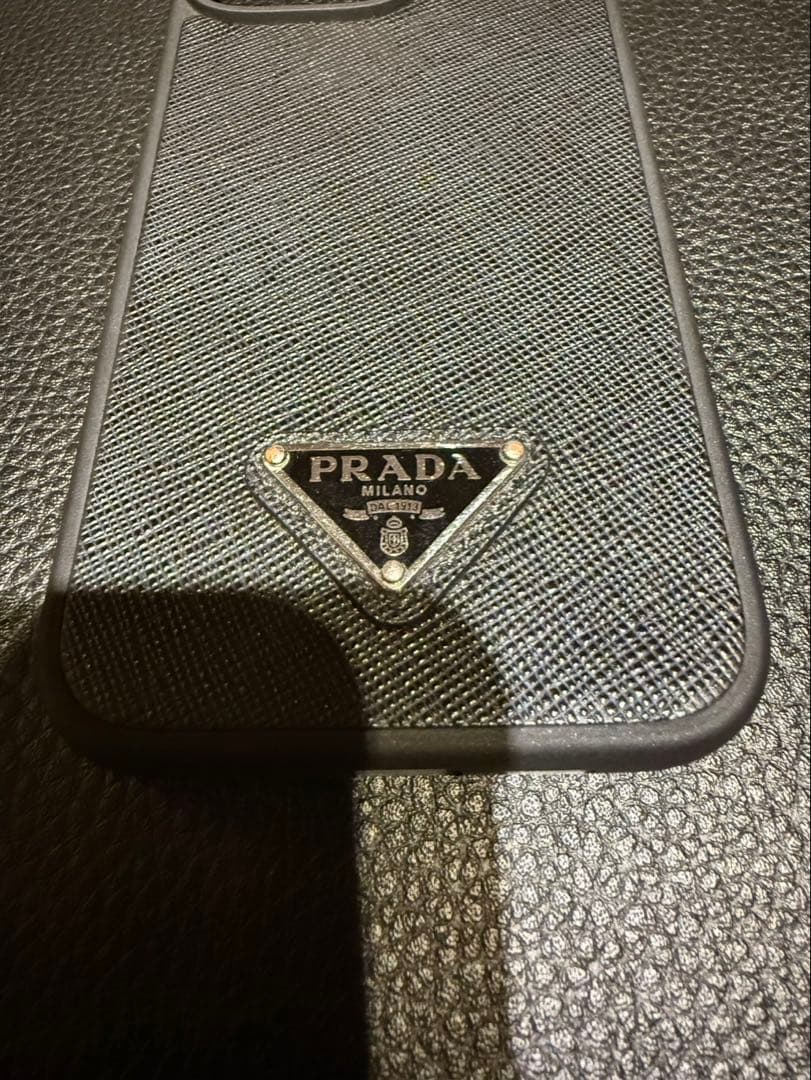 PRADA サフィアーノレザー iPhone 16 Pro Max ケース
