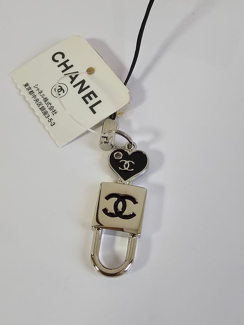 CHANEL ハート&鍵型チャーム シルバー 、ストラップ