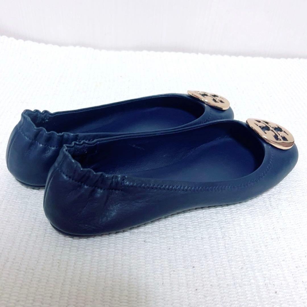 美品　トリバーチ　フラットシューズ　　メタルダブルTゴールド金具　ナパレザー　紺