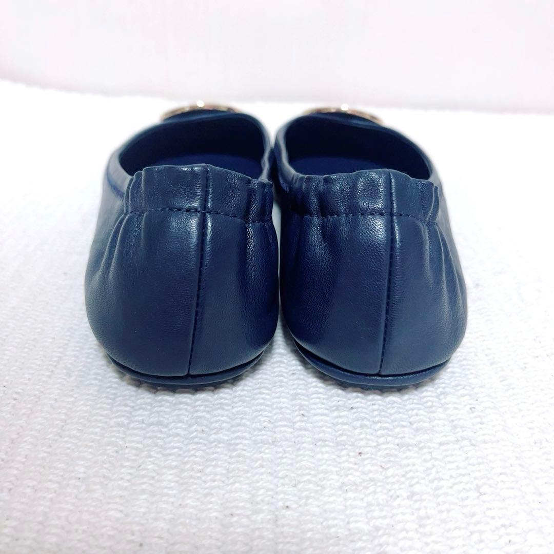 美品　トリバーチ　フラットシューズ　　メタルダブルTゴールド金具　ナパレザー　紺