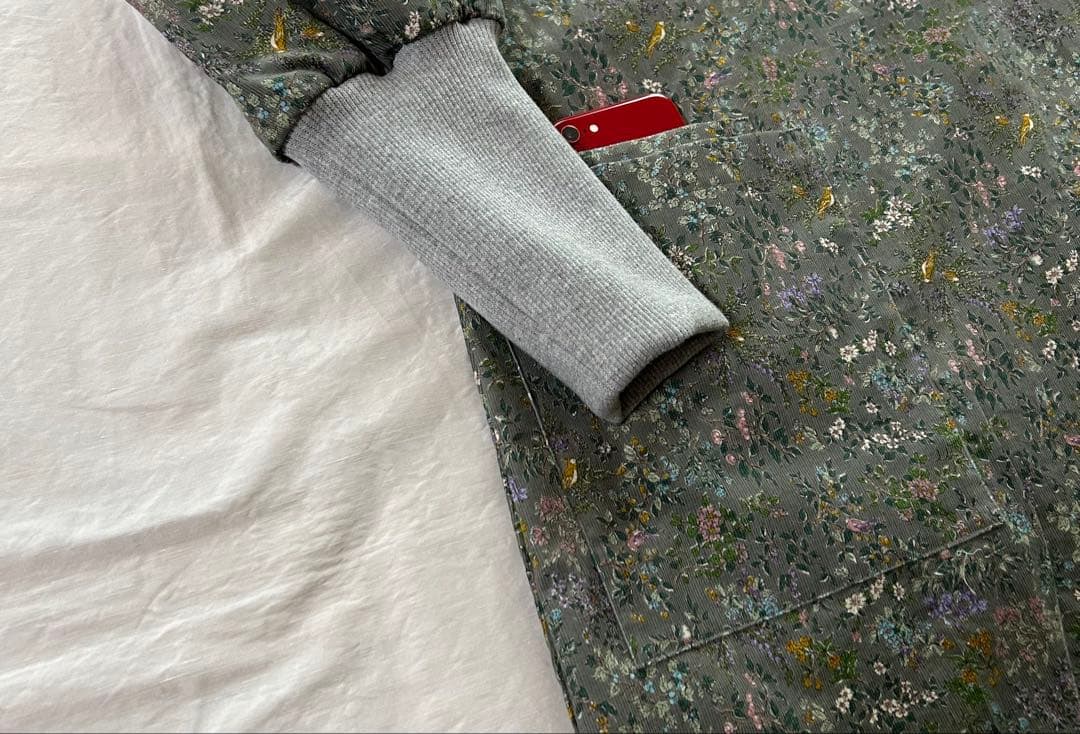 【ピロページ】細畝小花柄コットンコーデュロイ＊リブ袖口割烹着ワンピース