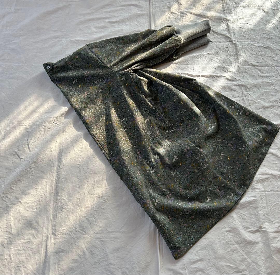 【ピロページ】細畝小花柄コットンコーデュロイ＊リブ袖口割烹着ワンピース