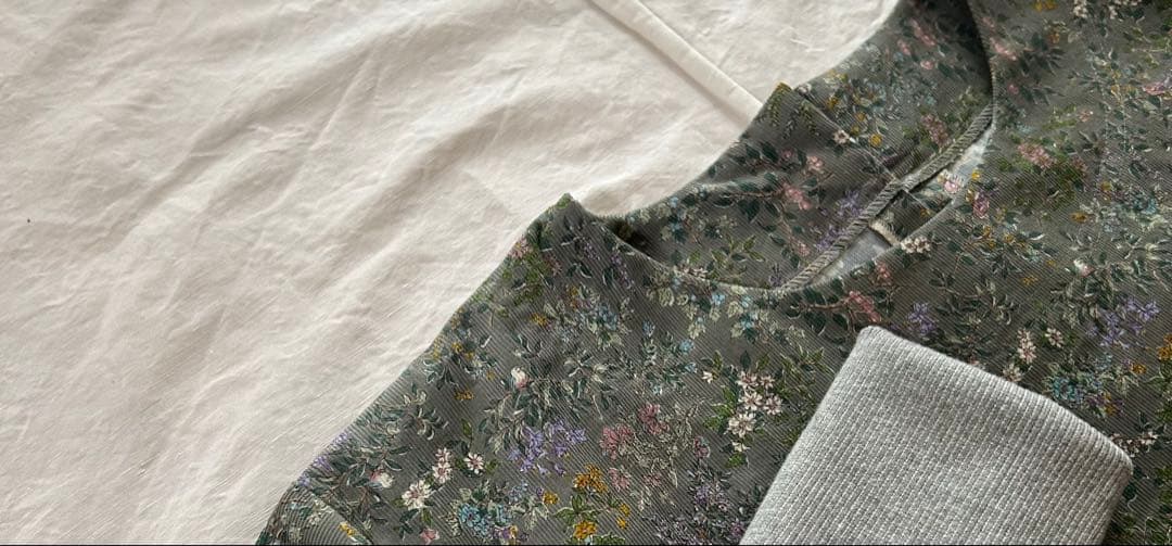 【ピロページ】細畝小花柄コットンコーデュロイ＊リブ袖口割烹着ワンピース