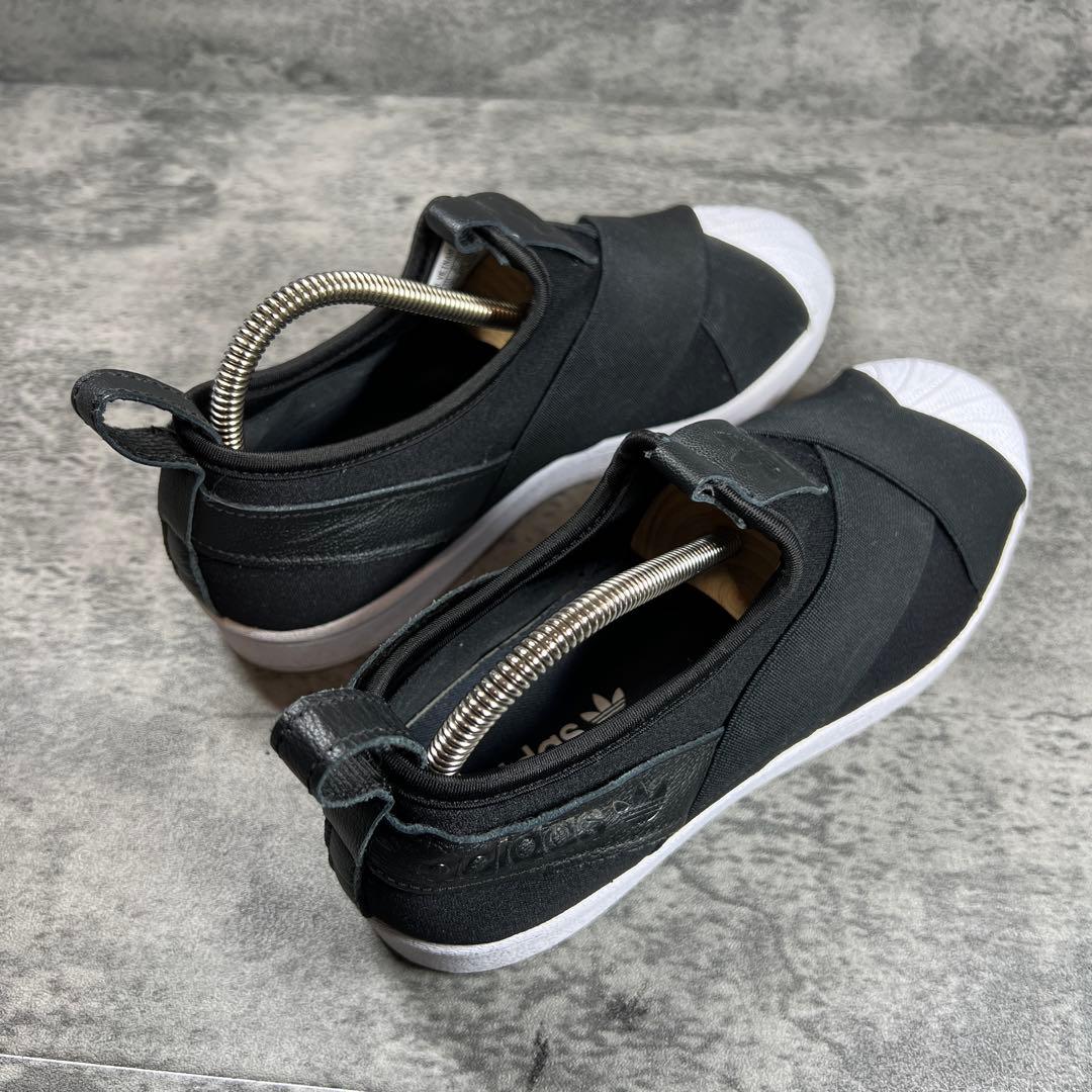 【アディダス】（22.5）スーパースター スリッポン ブラック FW7051