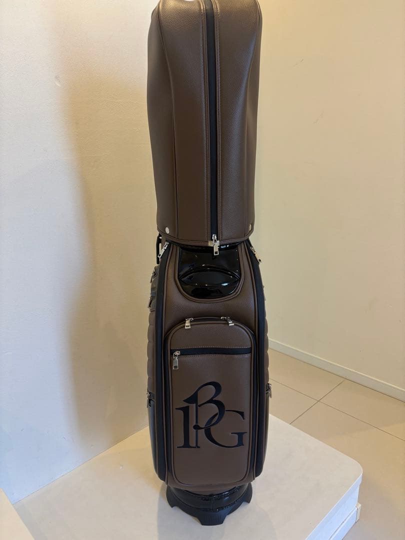 1PIU1UGUALE3 ウノピュウ　キャディバッグ