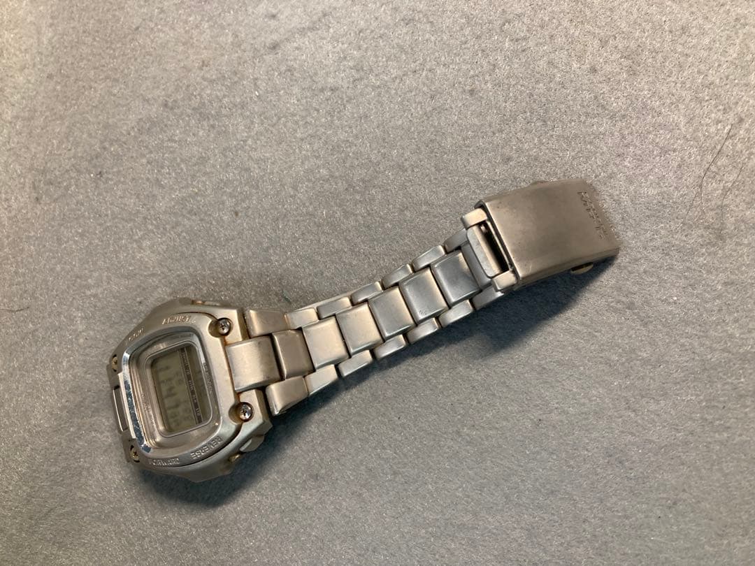 MR-G 210中古チタンシルバー デジタル腕時計