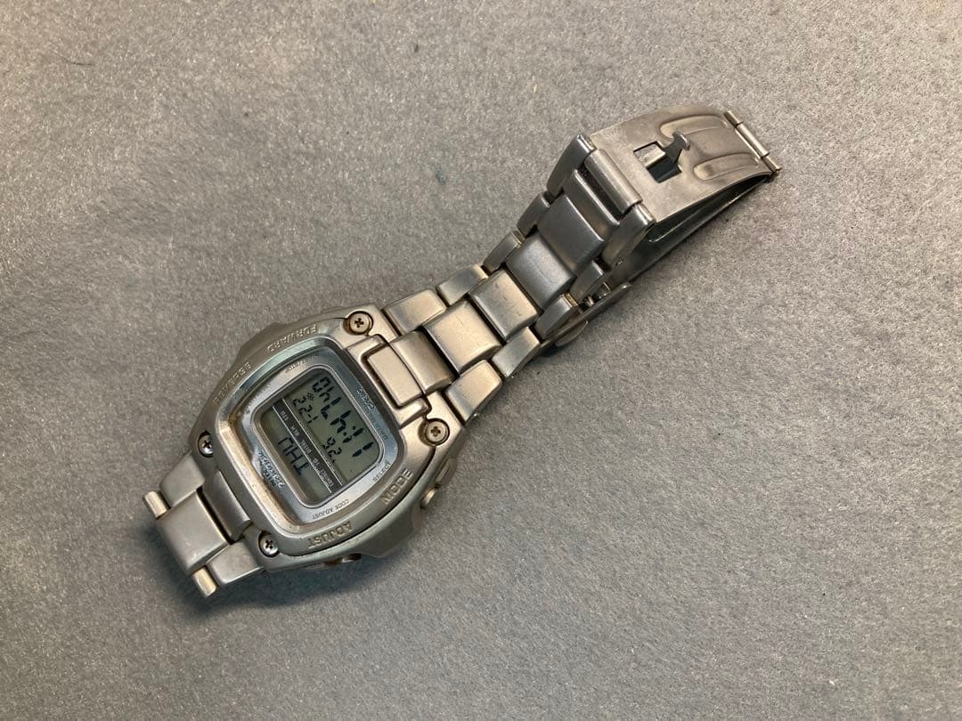 MR-G 210中古チタンシルバー デジタル腕時計