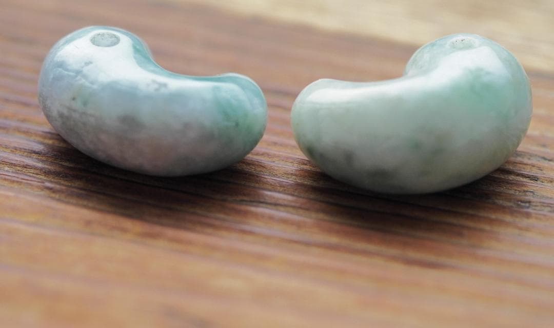 糸魚川翡翠　勾玉　和装小物　根付　鑑賞　お守り　天然無処理ヒスイ