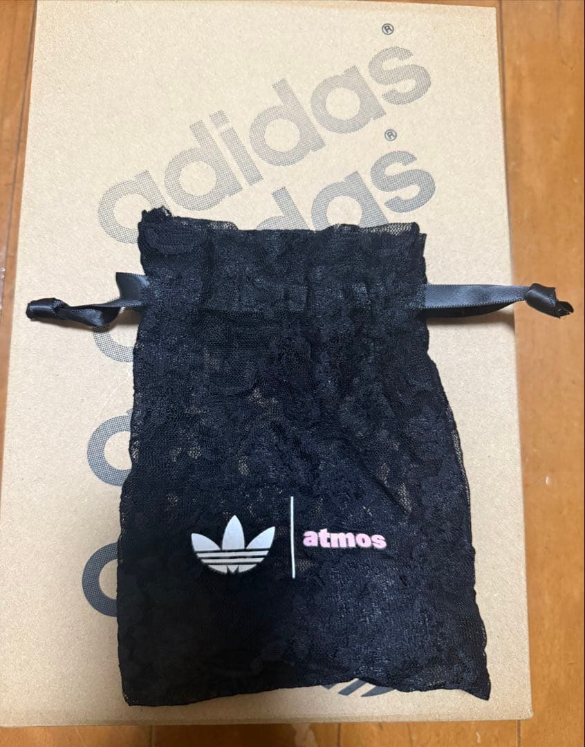 adidas スタンスミス atmos 花刺繍 バルーンリボン付き 黒