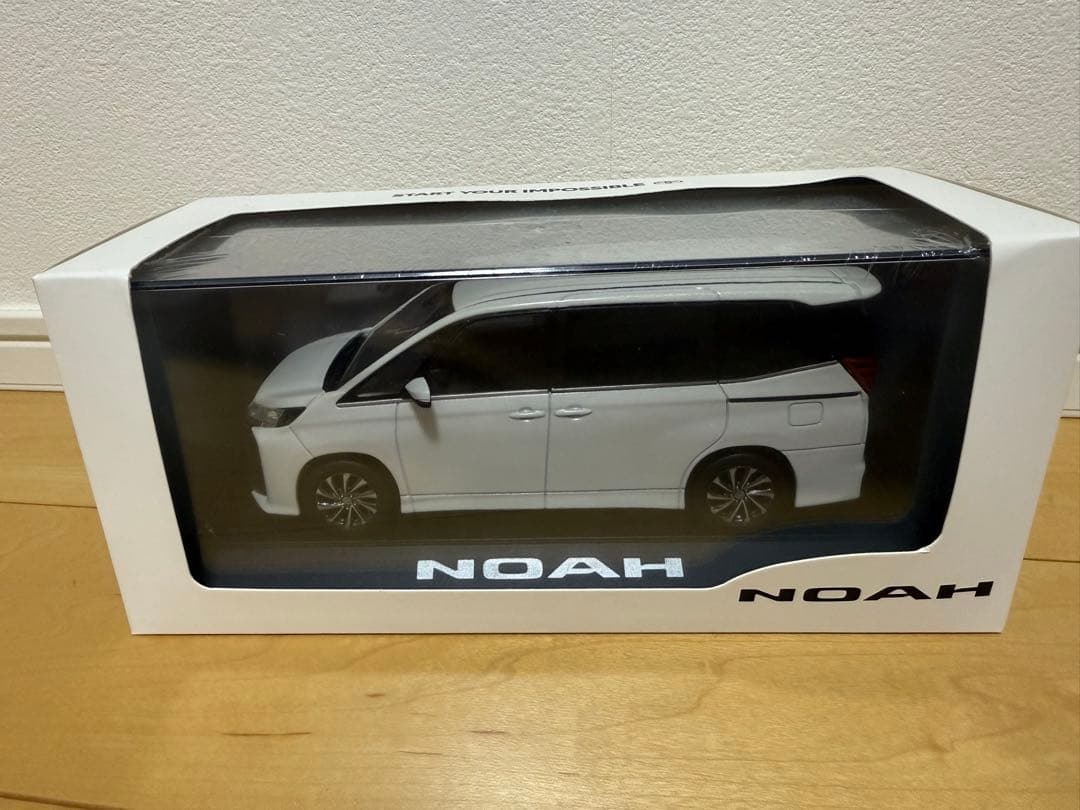 ノア　ミニカー　ホワイトパールクリスタルシャイン　非売品　値下げしました！