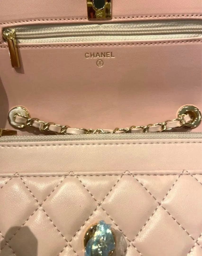 シャネル⭐︎ラインストーンチェーンウォレットピンク　ノベルティ