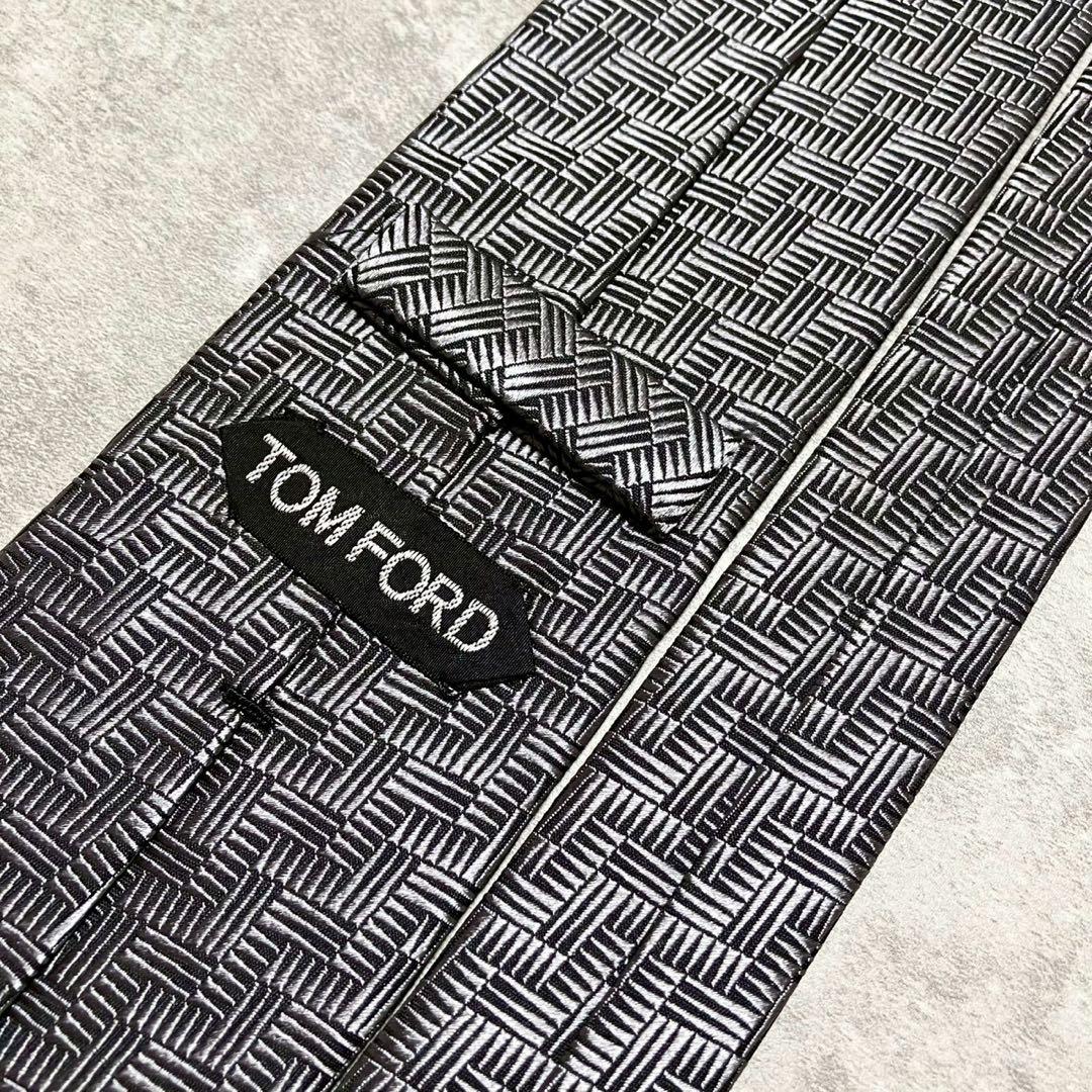 【極美品】　トムフォード　ネクタイ　シルク　ヘリンボーン　総柄　シルバー　光沢感