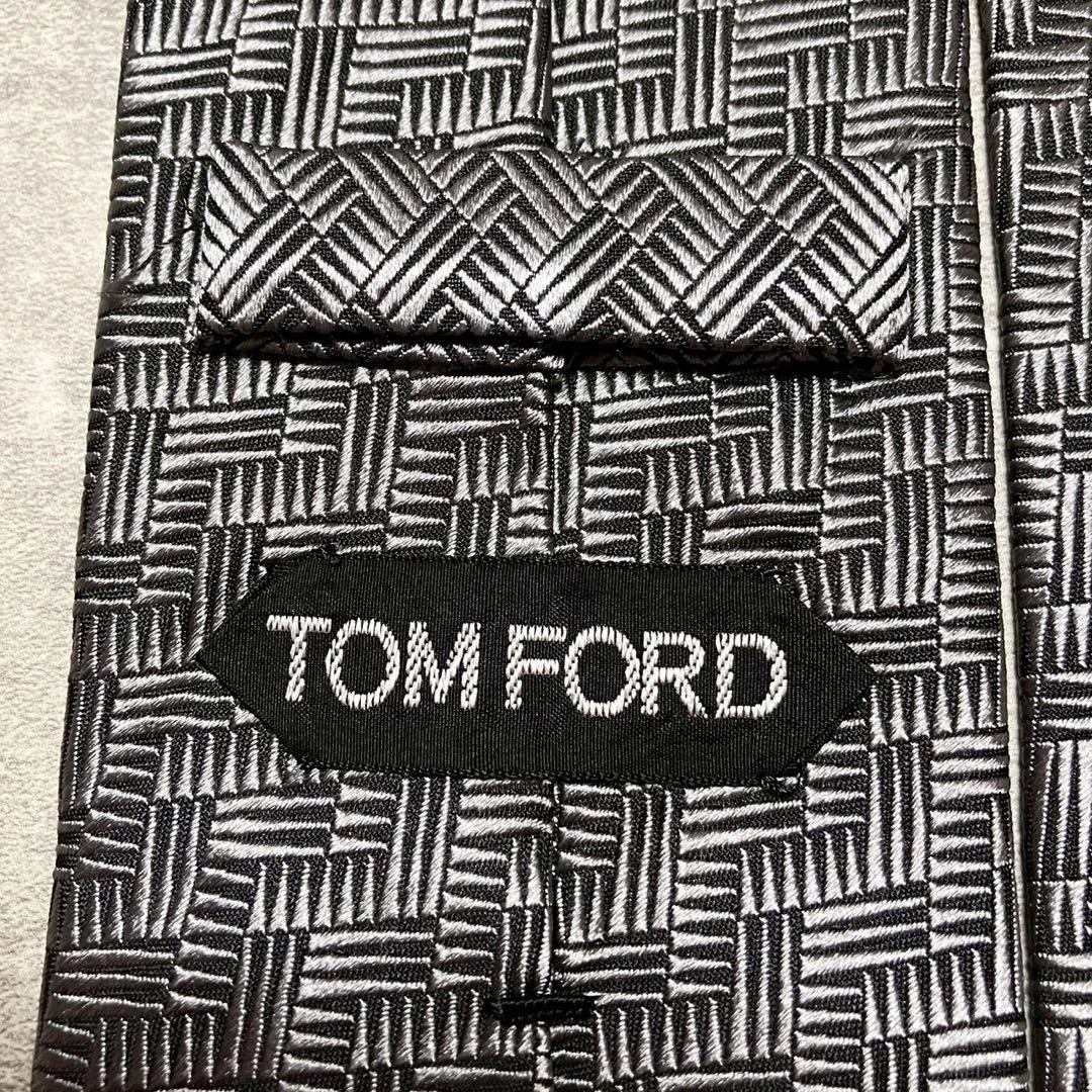 【極美品】　トムフォード　ネクタイ　シルク　ヘリンボーン　総柄　シルバー　光沢感
