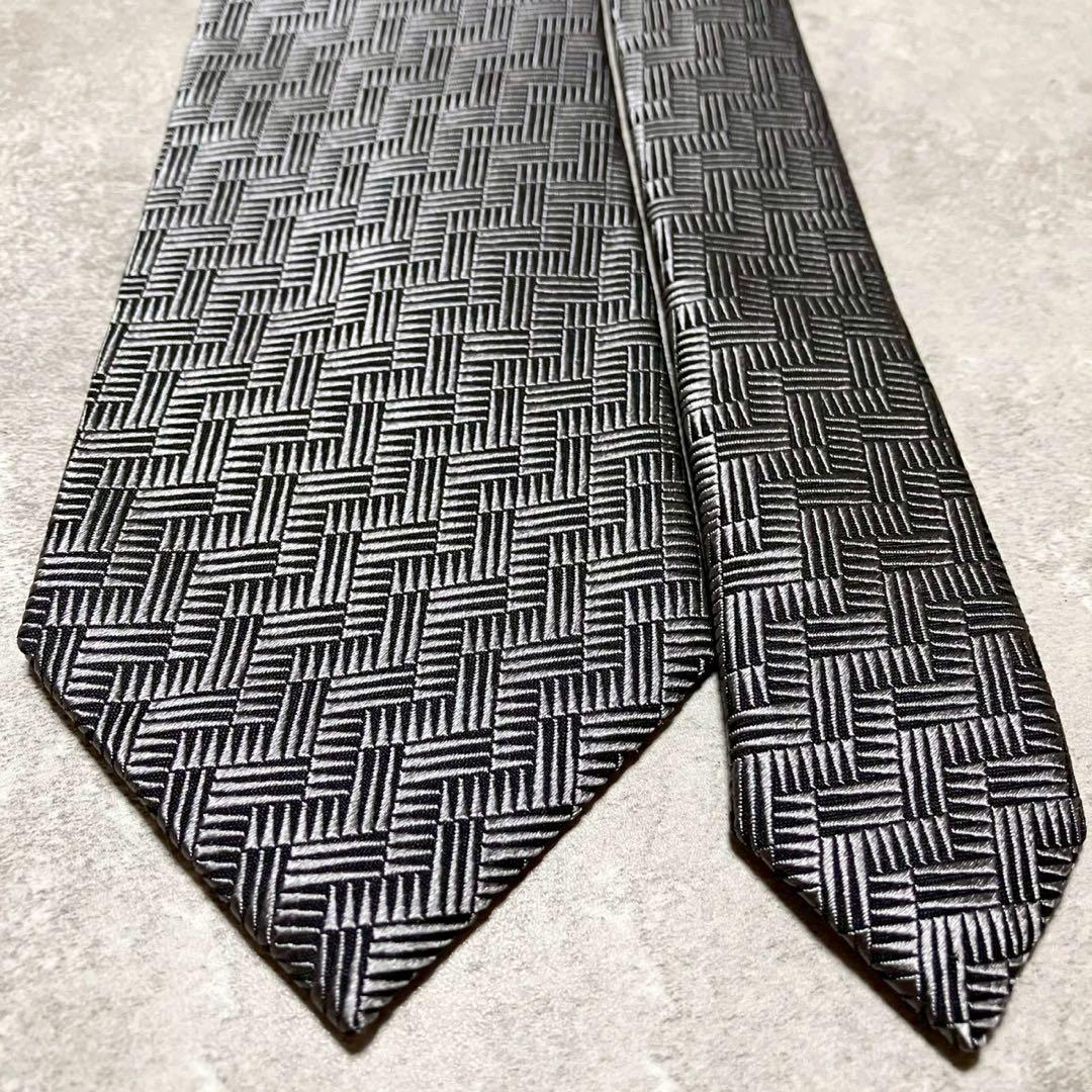 【極美品】　トムフォード　ネクタイ　シルク　ヘリンボーン　総柄　シルバー　光沢感