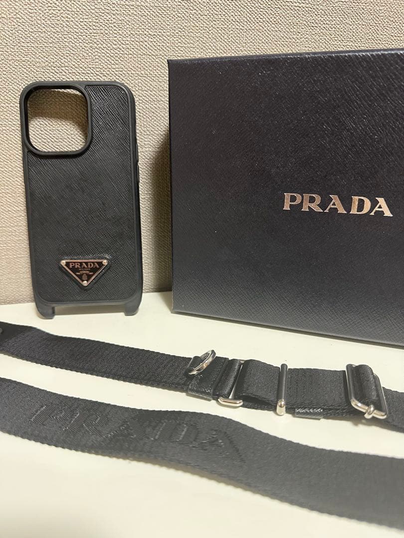 ★PRADA iPhone用ケース ブラック ストラップ付き