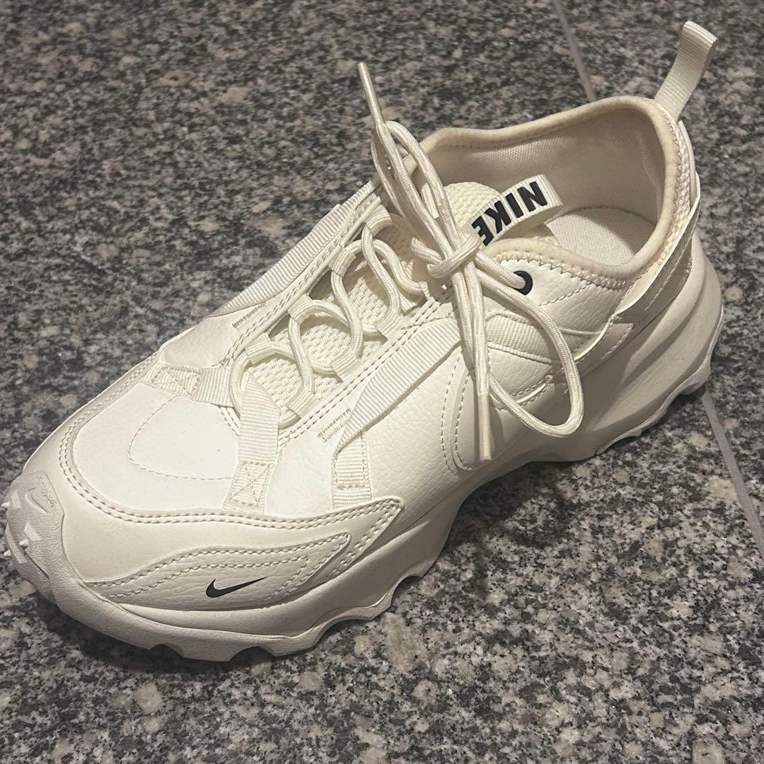 nike tc7900 25.5cm DD9682-100 ナイキ スニーカー