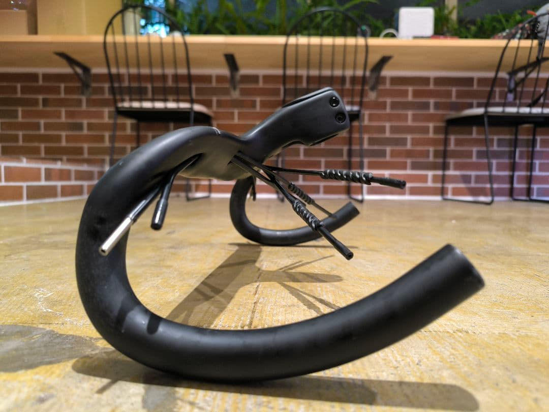 Kocevlo 一体型ハンドル カーボン 380/80mm サイコンマウント付き