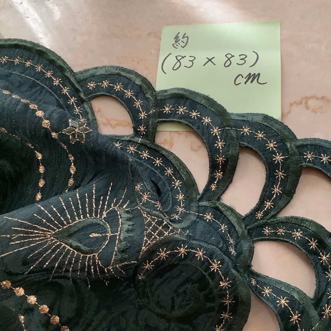 本場ドイツ製　上質な素材と作り、カットワークも美しいクリスマステーブルクロス