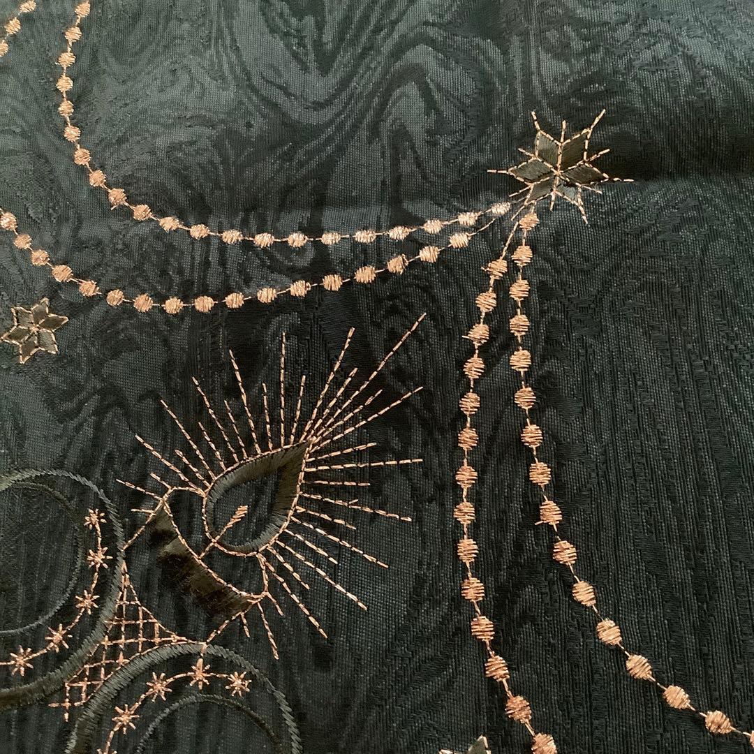 本場ドイツ製　上質な素材と作り、カットワークも美しいクリスマステーブルクロス