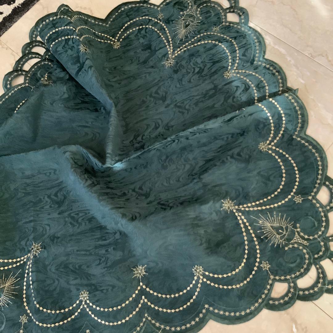 本場ドイツ製　上質な素材と作り、カットワークも美しいクリスマステーブルクロス