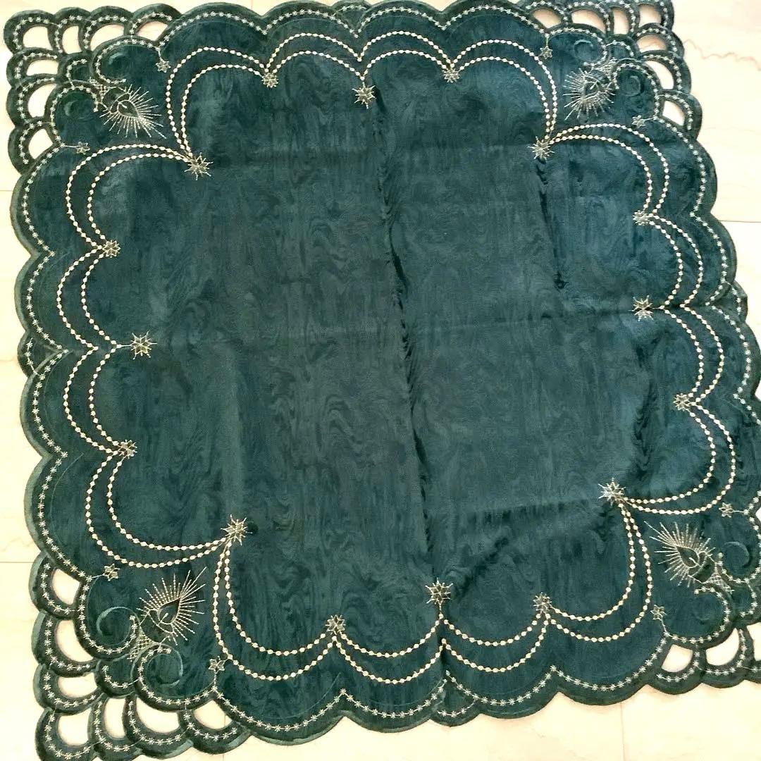 本場ドイツ製　上質な素材と作り、カットワークも美しいクリスマステーブルクロス