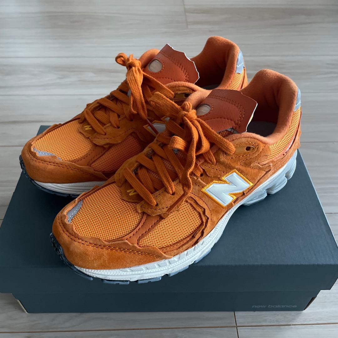 New Balance 2002R オレンジスニーカー