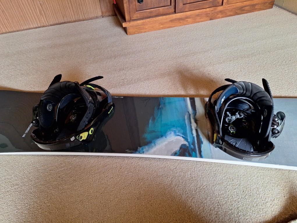 美品！スノーボード BURTON INDIE 146サイズ ビンディング付き