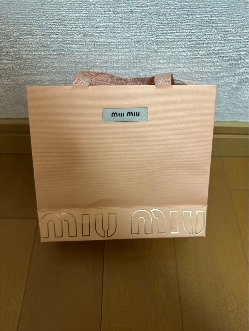 MIU MIU パテントレザー　ヘアクリップ　ヘアピン