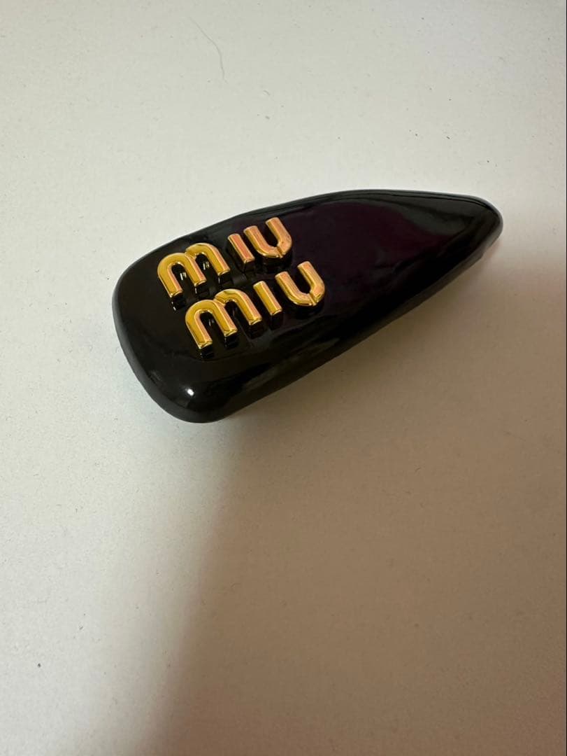 MIU MIU パテントレザー　ヘアクリップ　ヘアピン