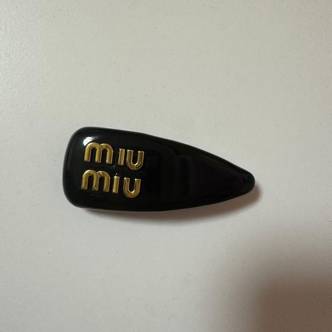 MIU MIU パテントレザー　ヘアクリップ　ヘアピン