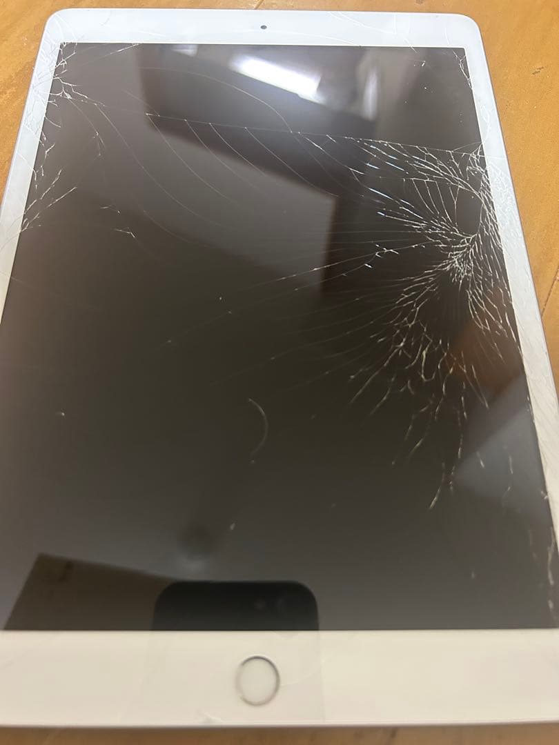 iPad 第8世代 32GB Wi-Fiモデル 画面割れあり 動作確認済