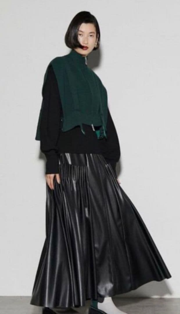 新品未使用　UN3D. ダークグリーン フロントジッパーニットベスト