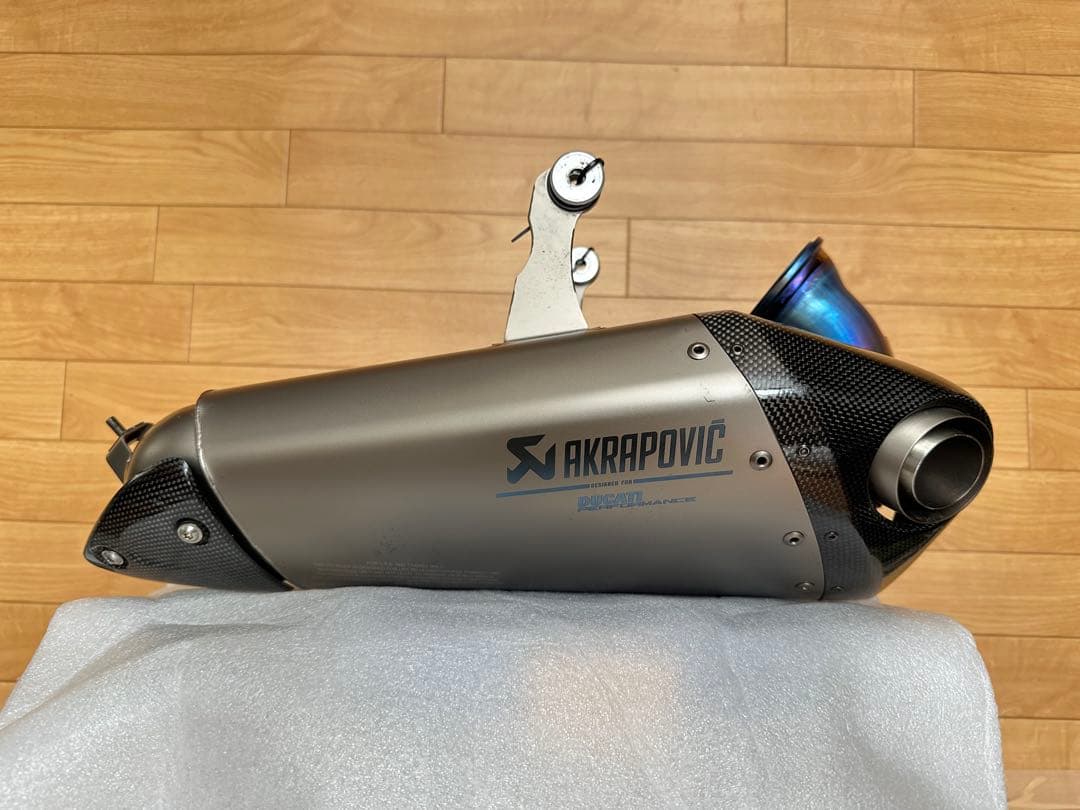 アクラポヴィッチ ドゥカティ パニガーレv2 2020年型