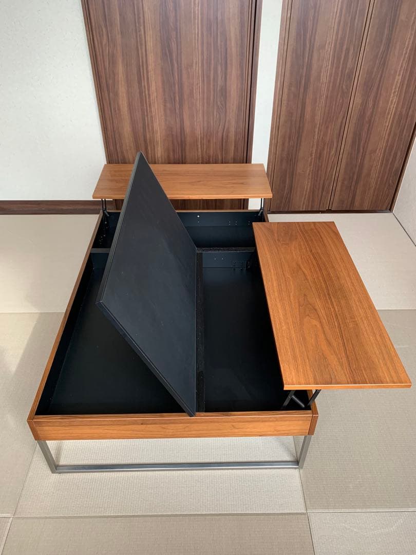 Bo Concept Chiva コーヒーテーブル （収納スペース付き）